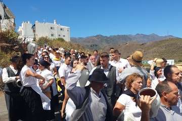 Unas 1.200 personas dan vida a una nueva edición de la Traída del Agua (Foto Francisco Javier Santana y TA)